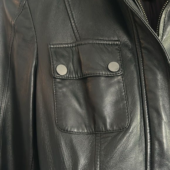 Great condition. Danier leather Jacket xxs - Picture 4 of 6